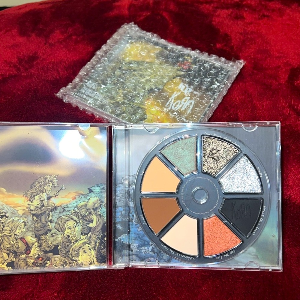 KORN x HIPDOT CD MAKEUP PALETTE